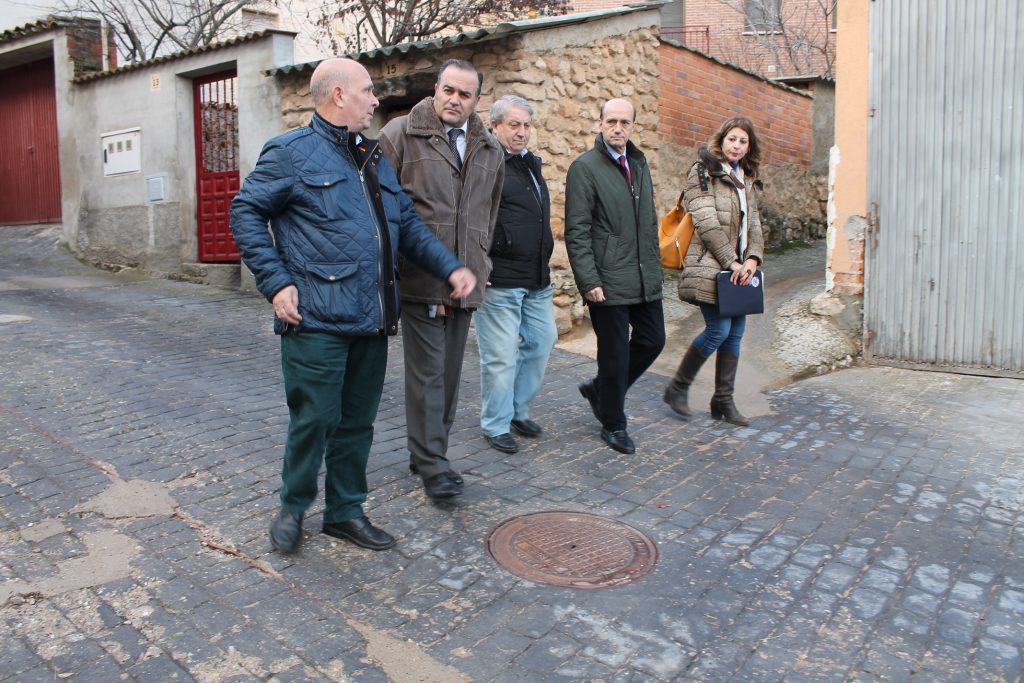 El delegado del Gobierno en Castilla-La Mancha, José Julián Gregorio en su visita a Henche